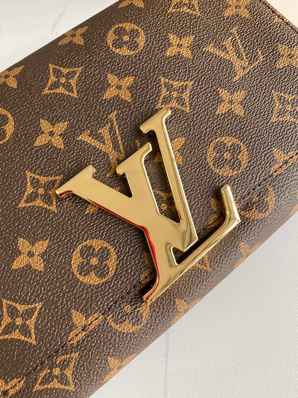 Luxury Look Gold Chain Wallet