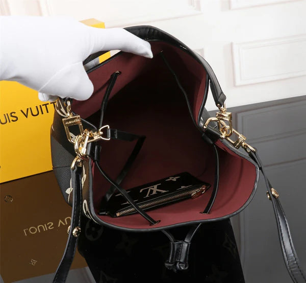 Elegant Black Shoulder Bag with Gold Chain