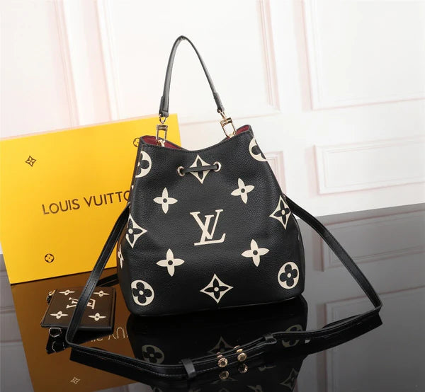 Elegant Black Shoulder Bag with Gold Chain