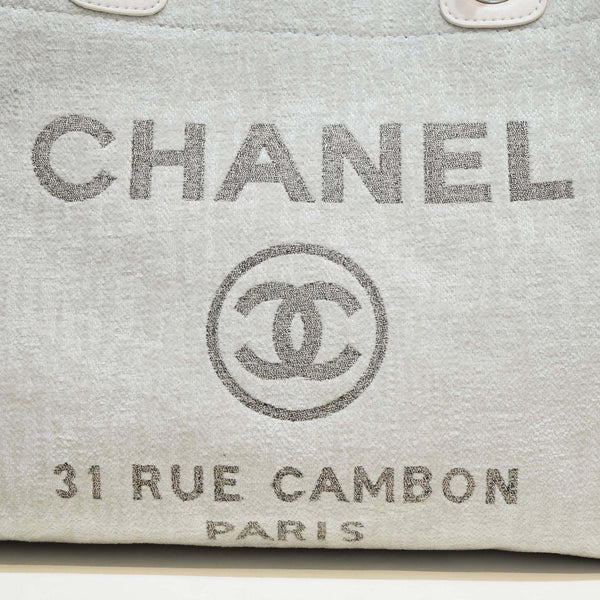 Elegant Canvas Chain Shoulder Tote