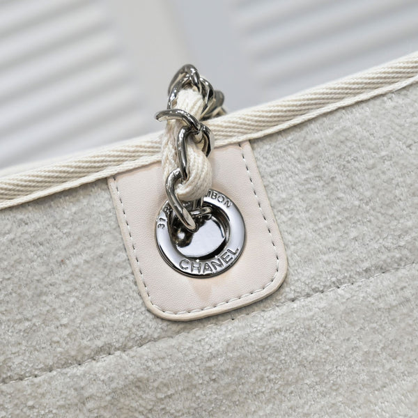 Elegant Canvas Chain Shoulder Tote