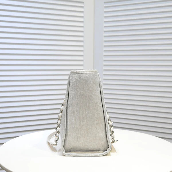 Elegant Canvas Chain Shoulder Tote
