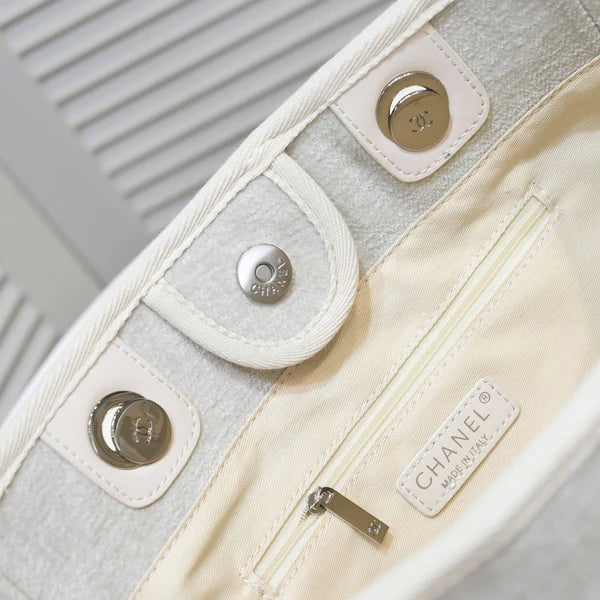 Elegant Canvas Chain Shoulder Tote