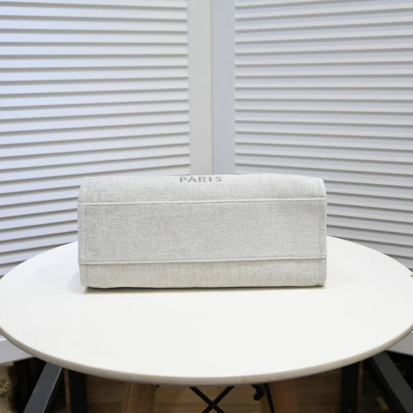 Elegant Canvas Chain Shoulder Tote