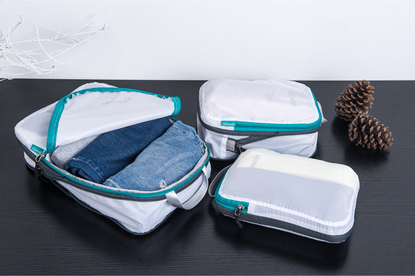 Compression Packing Cubes, Travel Packing Organizer Bags for Luggage / Backpack - White, 3 Pack
